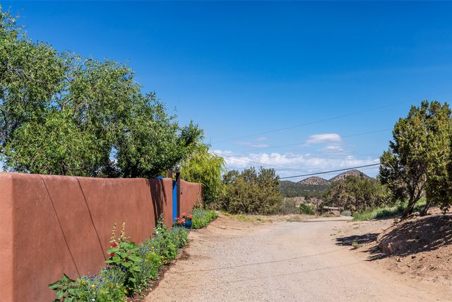 12 Apache Ridge Road, Santa Fe, NM 87505