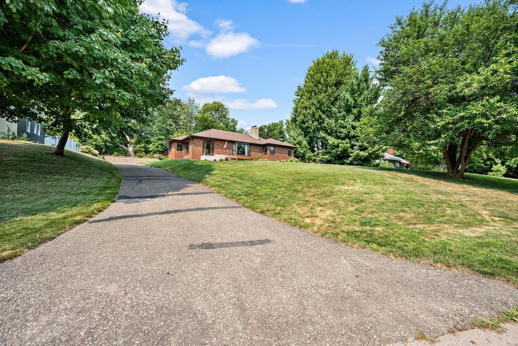 2005 Kenwood Drive W, Maplewood, MN 55117 — photo 2