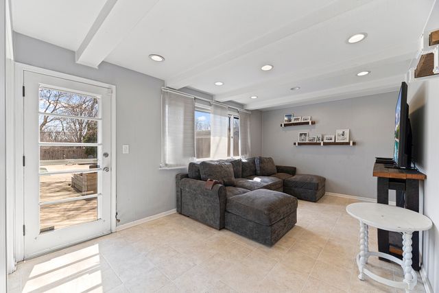 31 Mulberry East Road, Deerfield, IL 60015