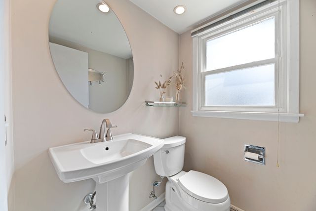 31 Mulberry East Road, Deerfield, IL 60015