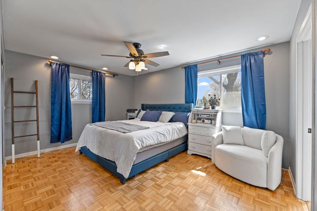 31 Mulberry East Road, Deerfield, IL 60015