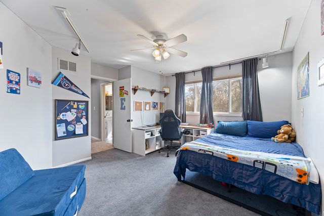 31 Mulberry East Road, Deerfield, IL 60015