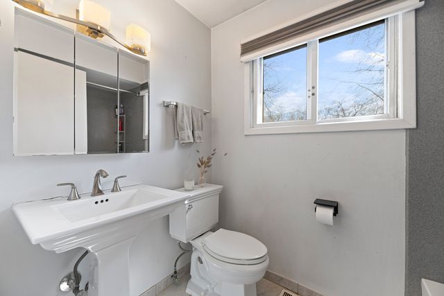 31 Mulberry East Road, Deerfield, IL 60015