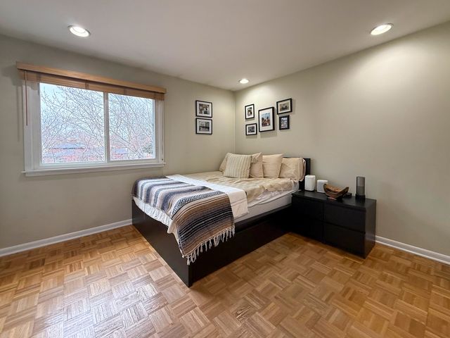 31 Mulberry East Road, Deerfield, IL 60015