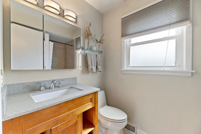 31 Mulberry East Road, Deerfield, IL 60015