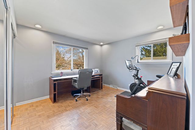 31 Mulberry East Road, Deerfield, IL 60015