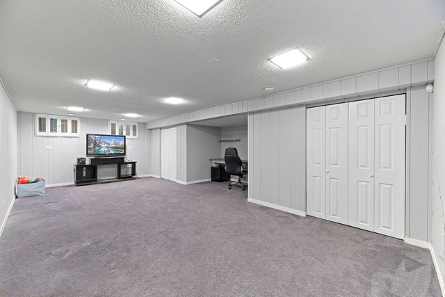 31 Mulberry East Road, Deerfield, IL 60015