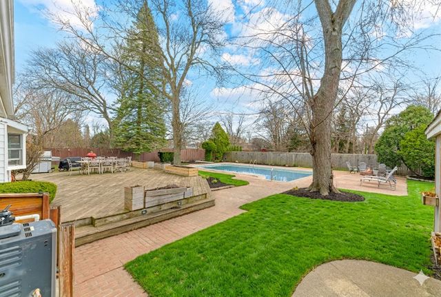 31 Mulberry East Road, Deerfield, IL 60015