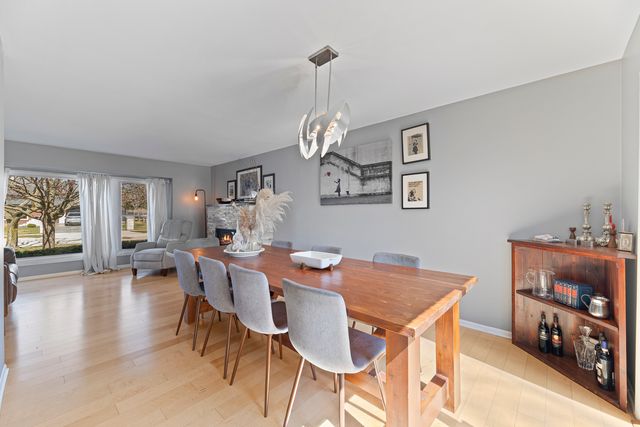 31 Mulberry East Road, Deerfield, IL 60015