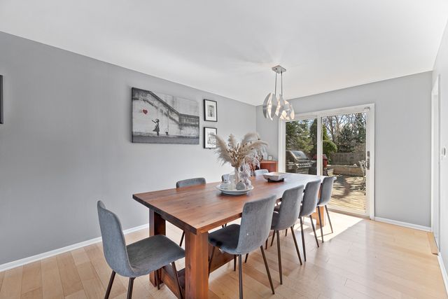 31 Mulberry East Road, Deerfield, IL 60015