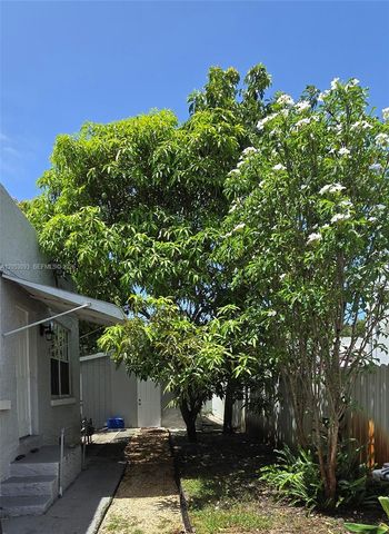 455 NE 131st St 1, North Miami, FL 33161