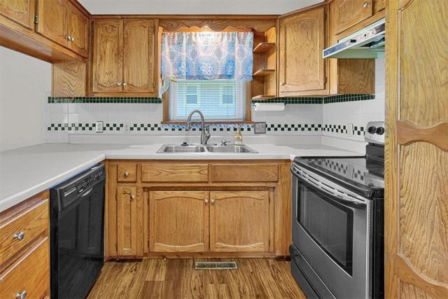 2006 Joy Street, Excelsior Springs, MO 64024