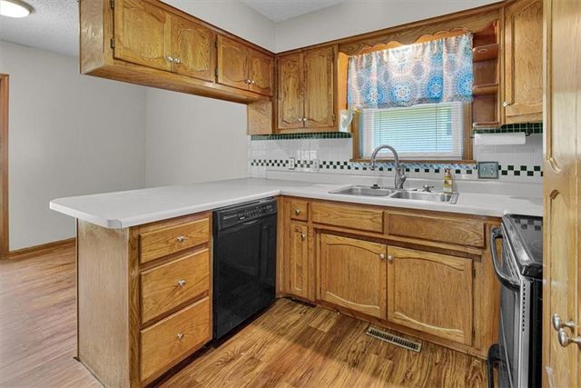 2006 Joy Street, Excelsior Springs, MO 64024