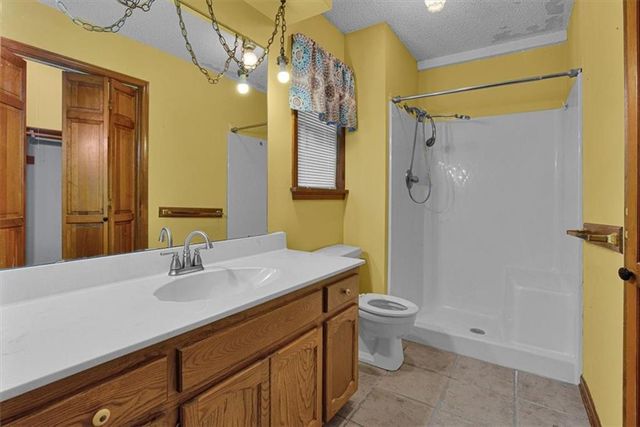 2006 Joy Street, Excelsior Springs, MO 64024