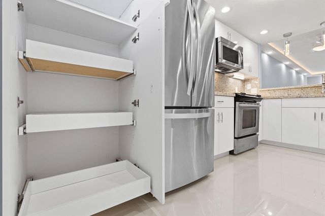 3580 S Ocean Boulevard 8b, South Palm Beach, FL 33480