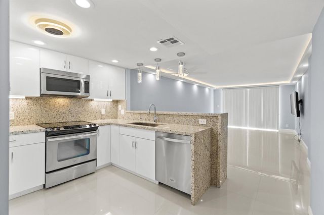 3580 S Ocean Boulevard 8b, South Palm Beach, FL 33480