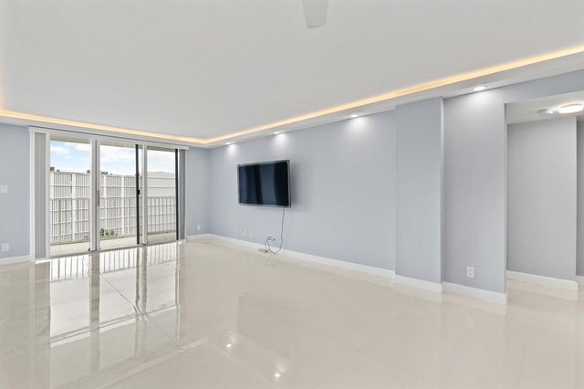 3580 S Ocean Boulevard 8b, South Palm Beach, FL 33480