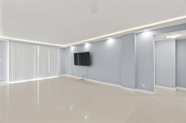 3580 S Ocean Boulevard 8b, South Palm Beach, FL 33480