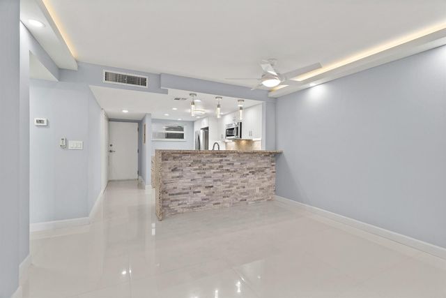 3580 S Ocean Boulevard 8b, South Palm Beach, FL 33480