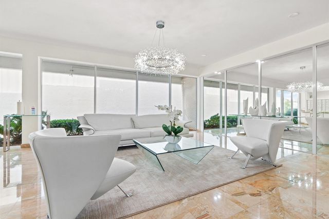3580 S Ocean Boulevard 8b, South Palm Beach, FL 33480