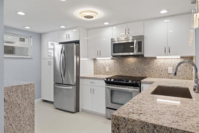 3580 S Ocean Boulevard 8b, South Palm Beach, FL 33480
