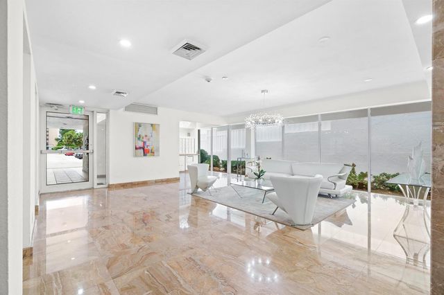 3580 S Ocean Boulevard 8b, South Palm Beach, FL 33480