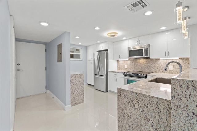 3580 S Ocean Boulevard 8b, South Palm Beach, FL 33480