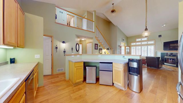 915 Kimberly Lane, Chanhassen, MN 55317