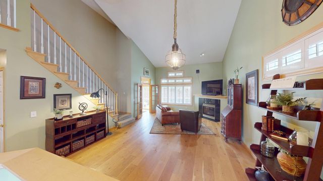 915 Kimberly Lane, Chanhassen, MN 55317