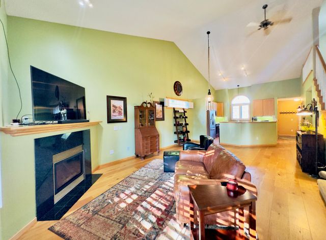 915 Kimberly Lane, Chanhassen, MN 55317