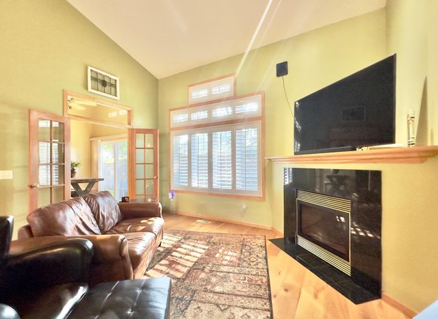 915 Kimberly Lane, Chanhassen, MN 55317