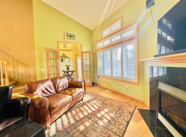 915 Kimberly Lane, Chanhassen, MN 55317