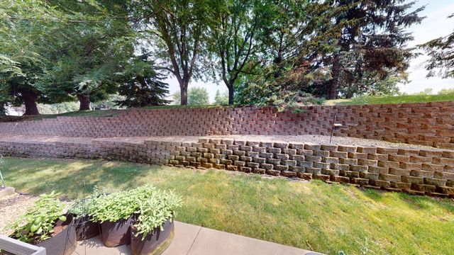 915 Kimberly Lane, Chanhassen, MN 55317