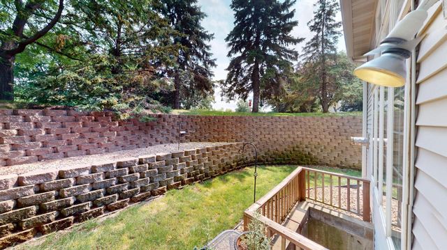 915 Kimberly Lane, Chanhassen, MN 55317