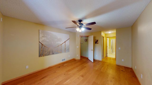 915 Kimberly Lane, Chanhassen, MN 55317