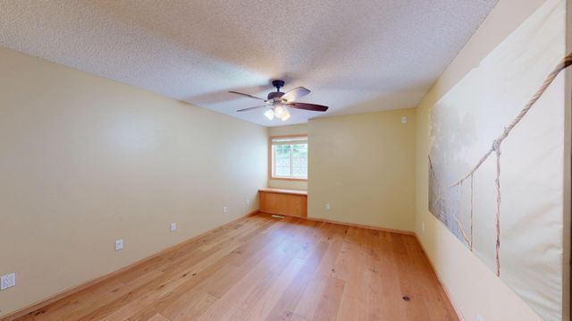 915 Kimberly Lane, Chanhassen, MN 55317