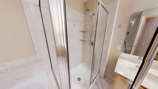 915 Kimberly Lane, Chanhassen, MN 55317
