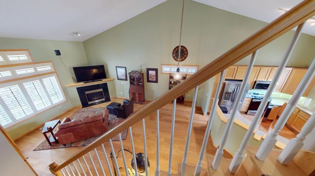 915 Kimberly Lane, Chanhassen, MN 55317
