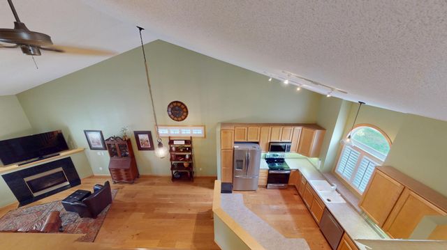 915 Kimberly Lane, Chanhassen, MN 55317
