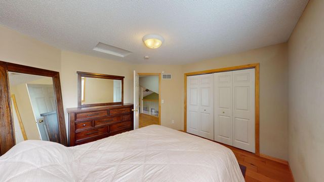 915 Kimberly Lane, Chanhassen, MN 55317