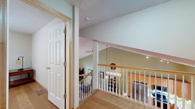 915 Kimberly Lane, Chanhassen, MN 55317
