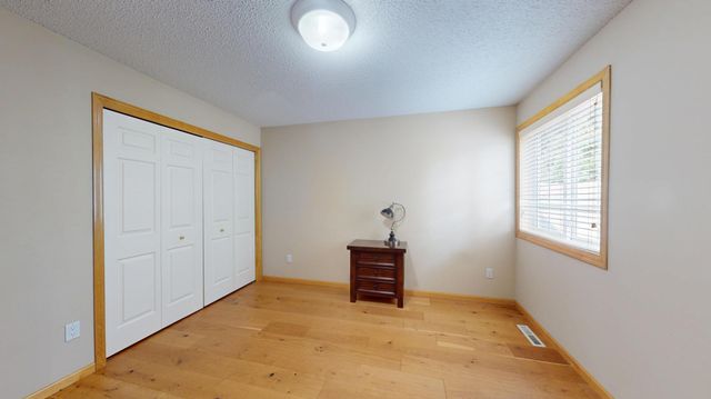 915 Kimberly Lane, Chanhassen, MN 55317