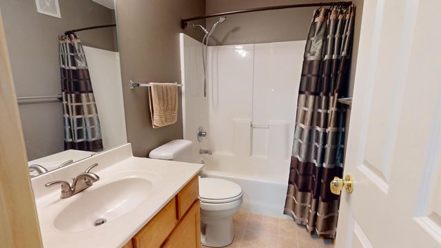915 Kimberly Lane, Chanhassen, MN 55317