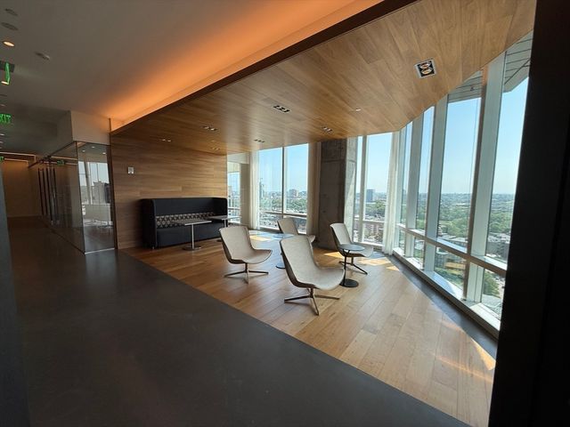 188 Brookline Ave 27G, Boston, MA 02215