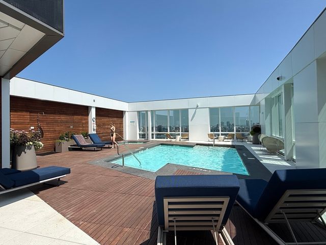 188 Brookline Ave 27G, Boston, MA 02215