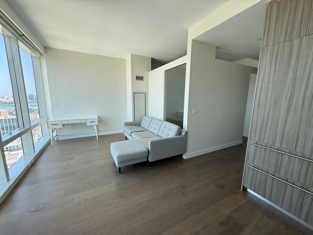 188 Brookline Ave 27G, Boston, MA 02215