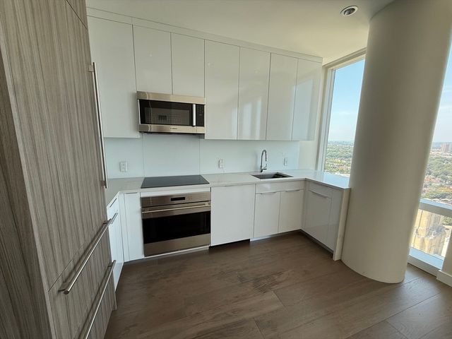 188 Brookline Ave 27G, Boston, MA 02215