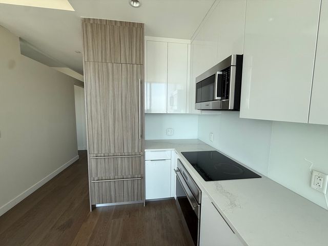 188 Brookline Ave 27G, Boston, MA 02215