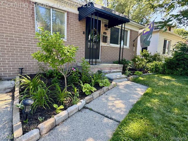 311 W Brockton Avenue, Madison Heights, MI 48071