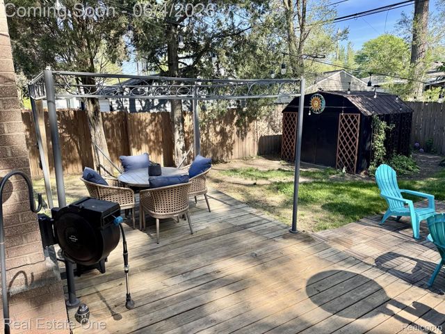 311 W Brockton Avenue, Madison Heights, MI 48071